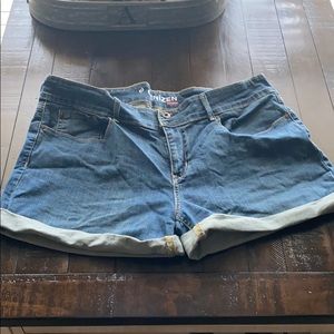 Denizen from Levi’s Jean women’s shorts